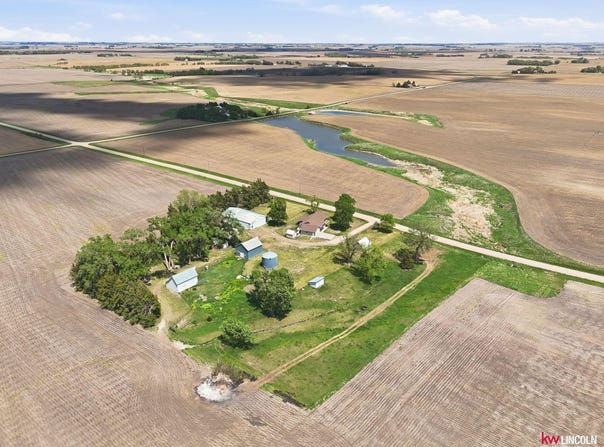 2371 N Road, Dwight, NE 68635