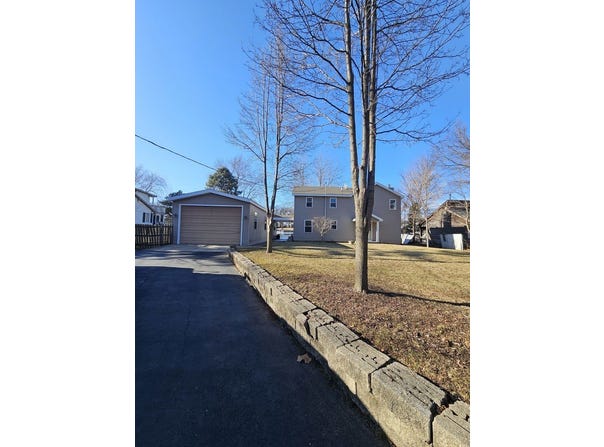 2120 Beach Drive, Fox River Grove, IL 60021