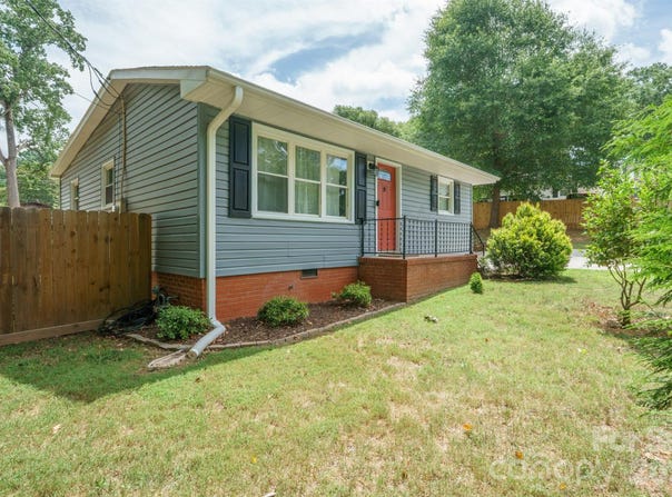 200 Point Circle, Belmont, NC 28012