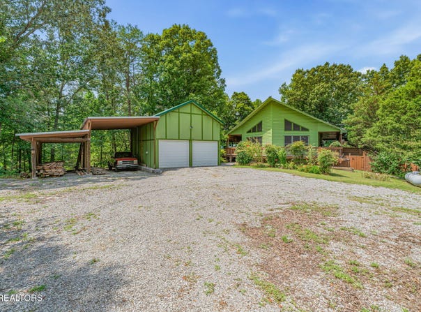 414 Shaddon Rd, Tellico Plains, TN 37385