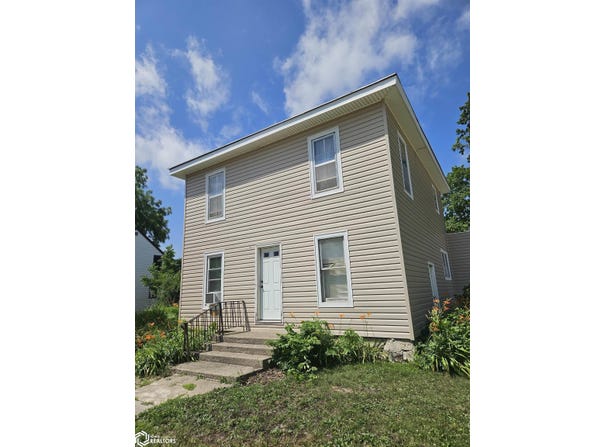 321 N Jones, Algona, IA 50511