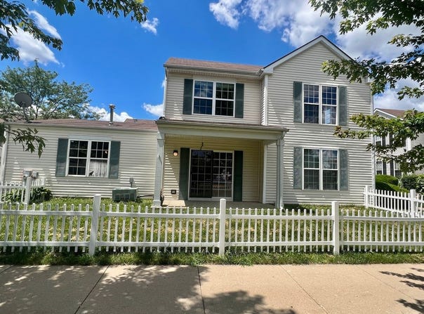 889 Symphony Drive, Aurora, IL 60504