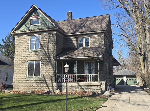 622 Maple Street, Colon, MI 49040