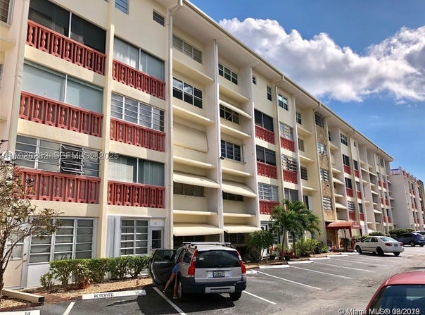 215 SE 3rd Ave, Hallandale Beach, FL 33009