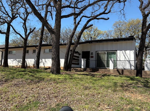1121 Wade Drive, Bedford, TX 76022