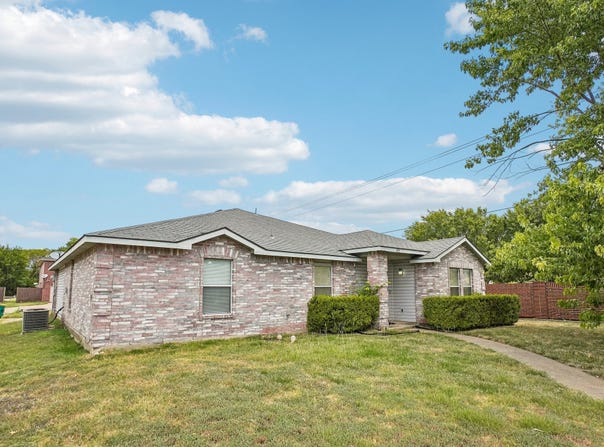 659 Pondview Drive, Cedar Hill, TX 75104