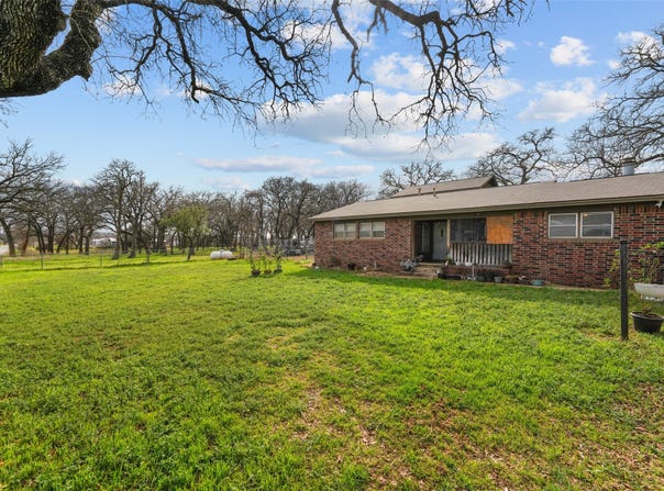 1051 Lynch Bend Road, Springtown, TX 76082