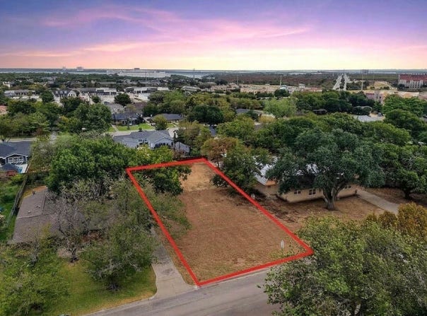 825 E Worth Street, Grapevine, TX 76051