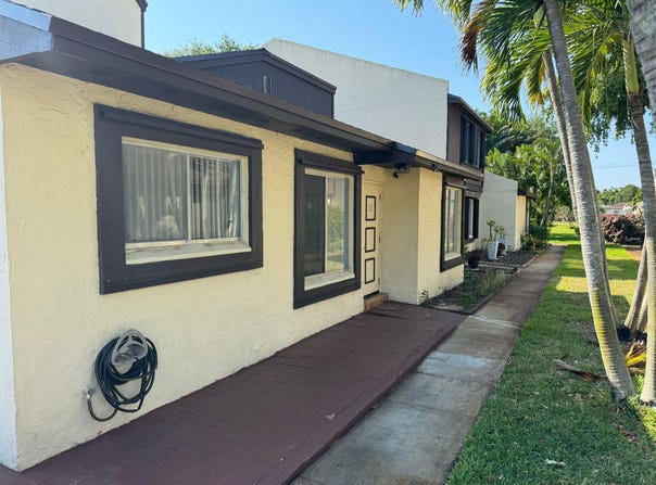5288 BOSQUE Lane, West Palm Beach, FL 33415
