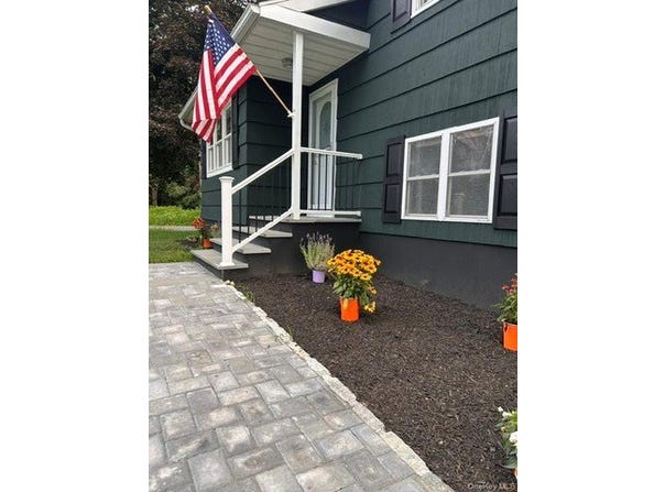 1 Morris Drive, Hyde Park, NY 12538