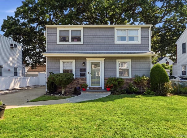 205 Stuart Road, Valley Stream, NY 11581