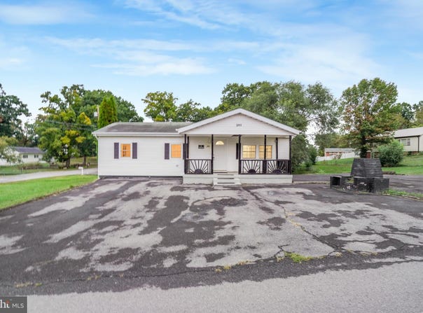 201 14TH Avenue, RANSON, WV 25438