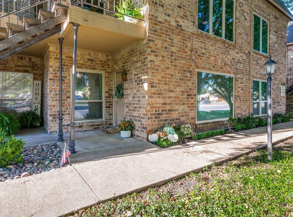 4413 Bellaire Dr S, Fort Worth, TX 76109