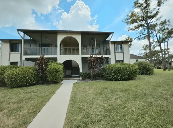 334 Knotty Pine Circle, Greenacres, FL 33463