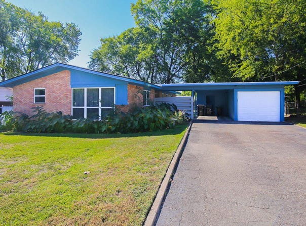 912 Glencrest Ln., Longview, TX 75601