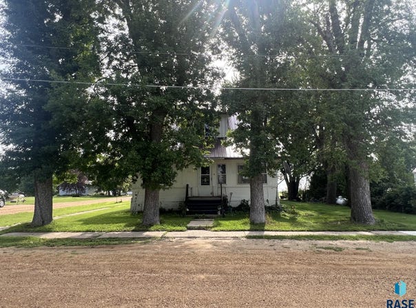 300 Ridge St, Jasper, MN 56144