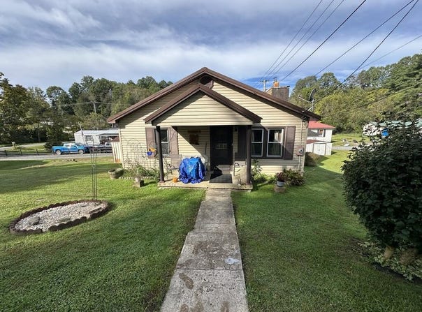 541 Scarbro Loop Road, SCARBRO, WV 25917