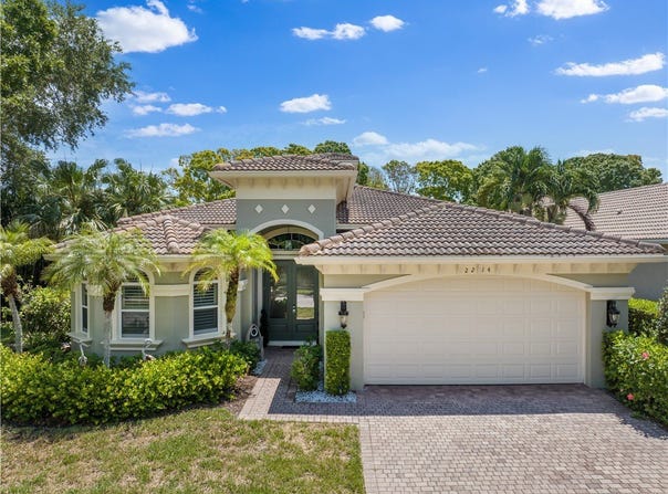 2214 Falls Circle, Vero Beach, FL 32967