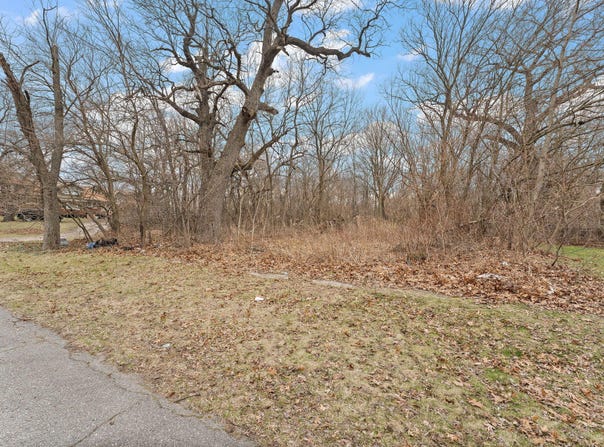 1033 E 41st Place, Gary, IN 46409