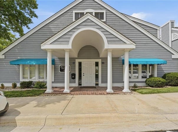 12 B Westwoods Drive, Liberty, MO 64068