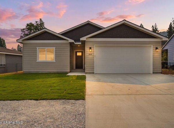 509 S 3rd St, Pinehurst, ID 83850