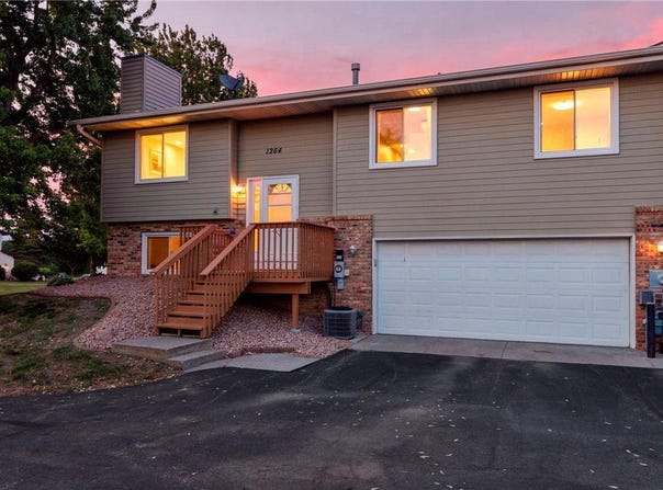 1264 Deercliff Lane, Eagan, MN 55123