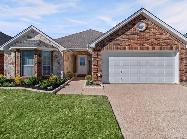 111 Crestway Drive, Cedar Hill, TX 75104