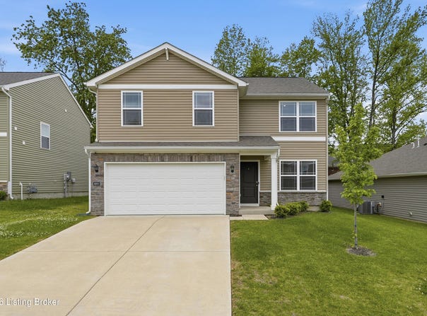 8990 Auburn Woods Rd, Louisville, KY 40214