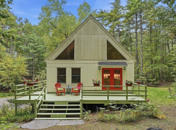 4 Jackson Hill Rd, Leverett, MA 01054