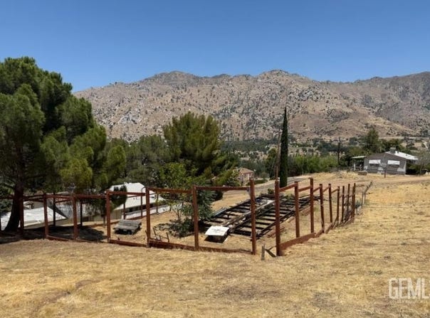 747 Redhill Road, Bodfish, CA 93205