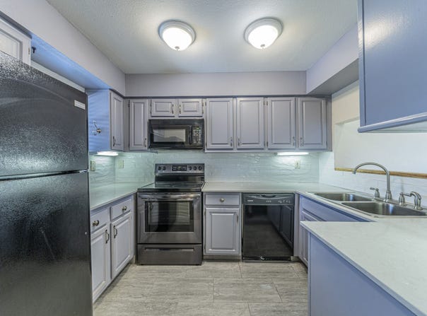 2733 Silver Creek Drive, Arlington, TX 76006