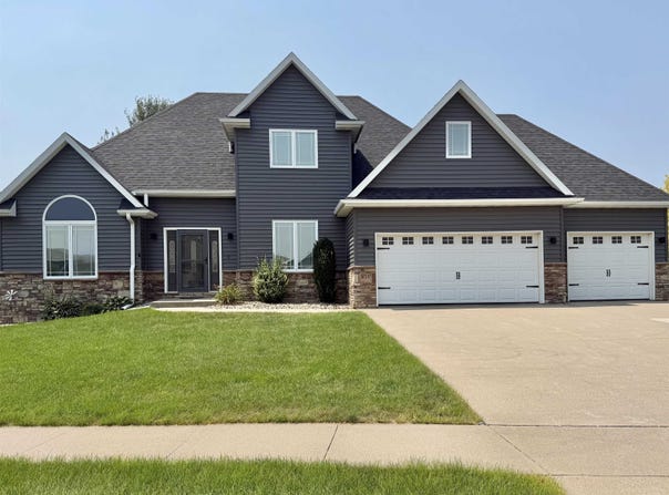 803 Cottonwood Trail, Sergeant Bluff, IA 51054