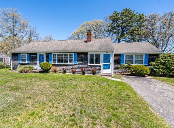 8 Folger Lane, West Dennis, MA 02670