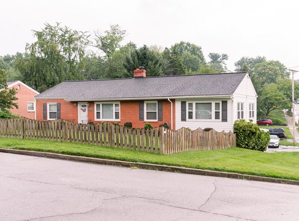 2520 Fairway Dr SW, Roanoke, VA 24015