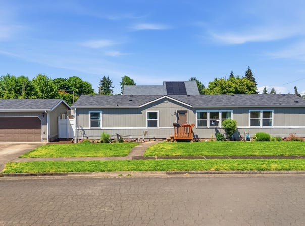 310 W B St, Lebanon, OR 97355
