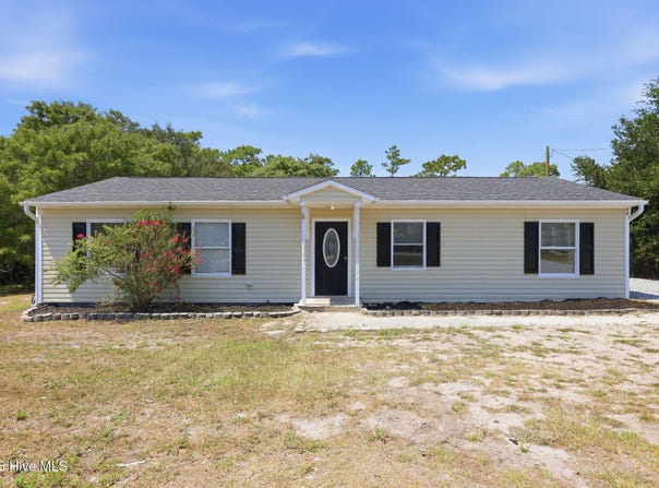 89 Crown Point Road, Hubert, NC 28539