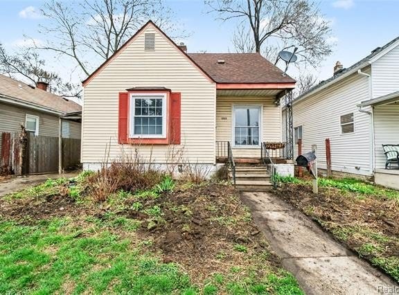 1205 E Muir Avenue, Hazel Park, MI 48030