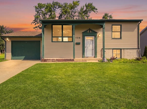 736 DICKENS Avenue, Glendale Heights, IL 60139