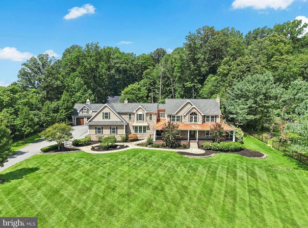 284 WALKER Road, MACUNGIE, PA 18062
