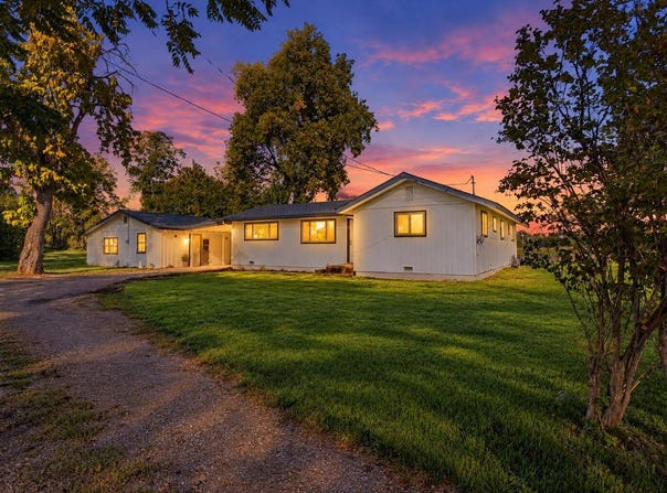 19002 W Niles Lane, Redding, CA 96002
