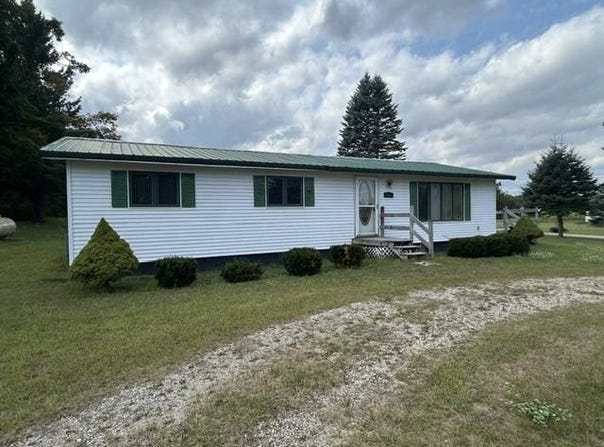 3802 Euclid Avenue, Brutus, MI 49716