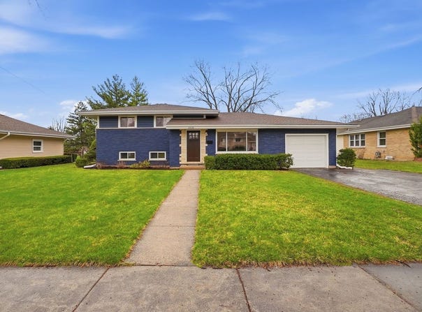 1430 E Emmerson Lane, Mount Prospect, IL 60056