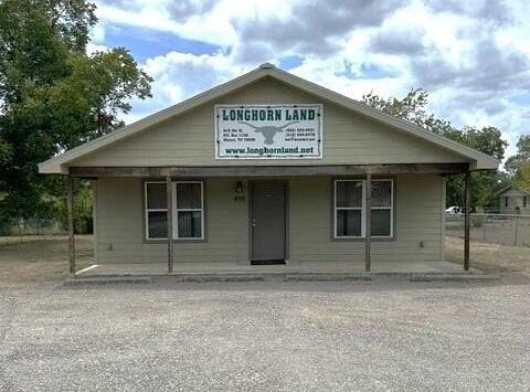 815 4th Street, Blanco, TX 78606