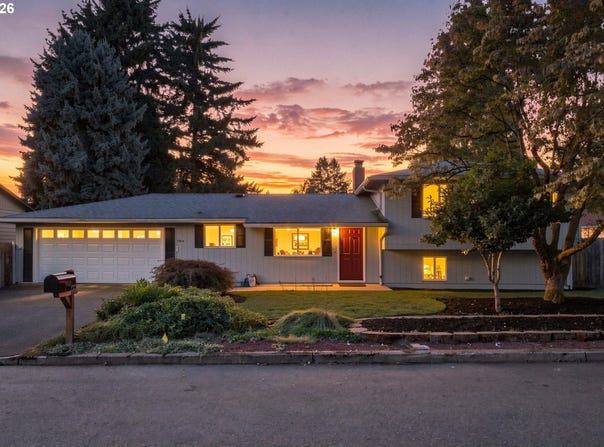 1120 DOUGLAS Dr, WestLinn, OR 97068
