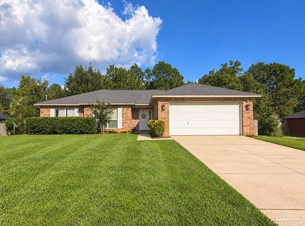 2056 Aurora Dr, Navarre, FL 32566