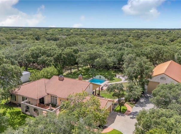 166 Post Oak Bend, Inez, TX 77968