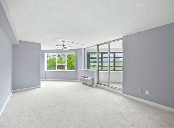 101 Mulberry St, Springfield, MA 01105