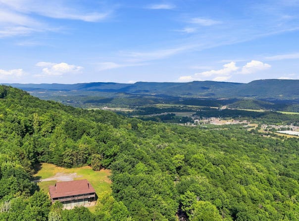 2000 Fredonia, Dunlap, TN 37327