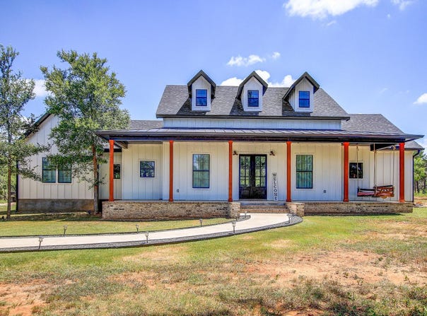 142 Anderson Dr, Red Rock, TX 78662