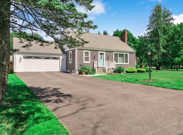 49 Regent Street, Patchogue, NY 11772